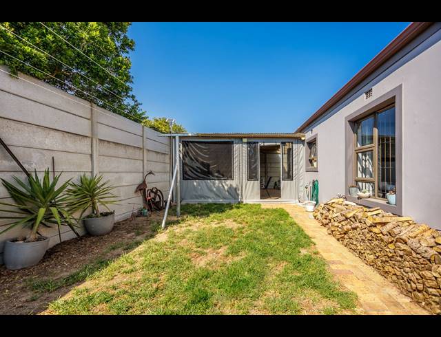 3 BEDROOM HOUSE FOR SALE IN VIKING VILLAGE
